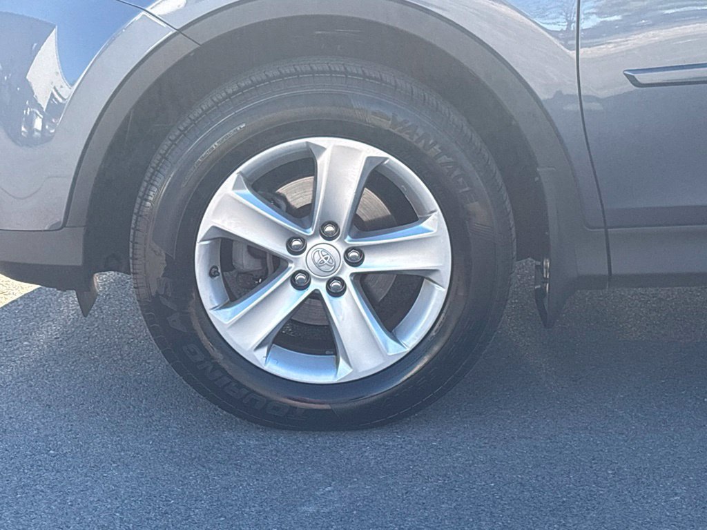 Used 2013 Toyota RAV4 XLE AWD/4WD image 9