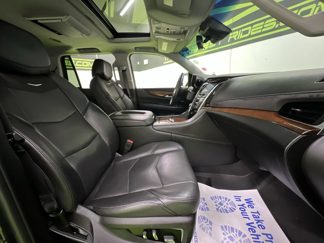 Used 2018 Cadillac Escalade Luxury AWD/4WD image 30