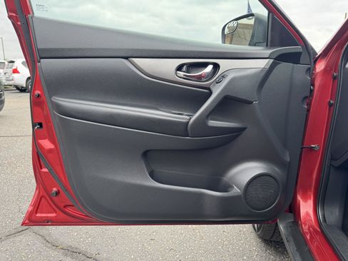 Used 2016 Nissan Rogue S FWD image 12
