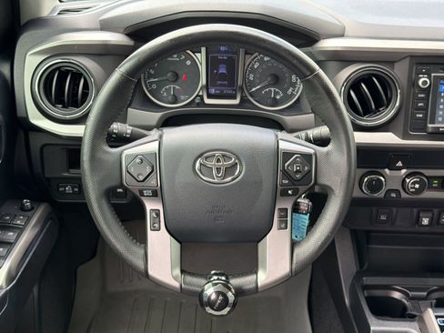 Used 2019 Toyota Tacoma SR5 AWD/4WD image 11