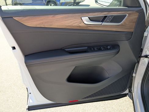 New 2026 Volkswagen Atlas SE image 11