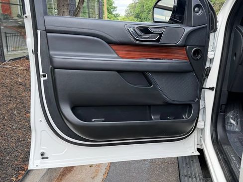Used 2024 Lincoln Navigator L 4WD image 28