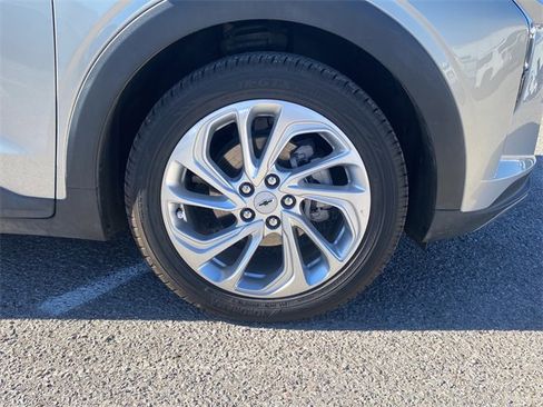 Used 2023 Chevrolet Bolt EUV LT w/ Driver Confidence Package image 9