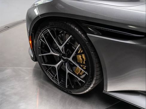 Used 2025 Aston Martin DB12 Convertible RWD image 8