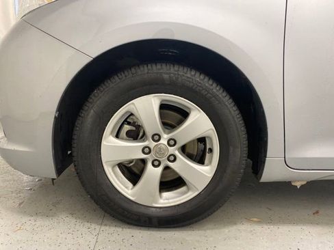 Used 2012 Toyota Sienna LE image 9