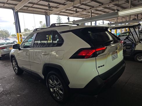 Used 2020 Toyota RAV4 XLE Premium AWD/4WD image 6