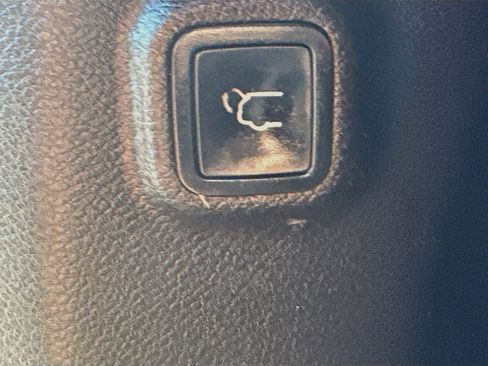 Used 2019 Jeep Cherokee Limited AWD/4WD image 31