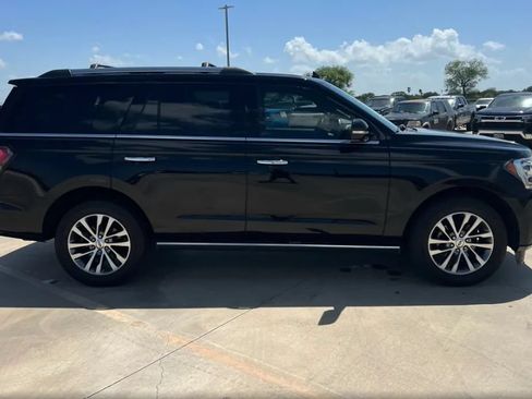Used 2018 Ford Expedition Limited w/ Equipment Group 301A RWD image 2