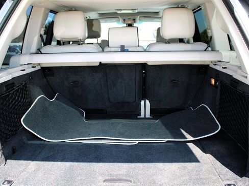 Used 2012 Land Rover Range Rover HSE LUX image 32