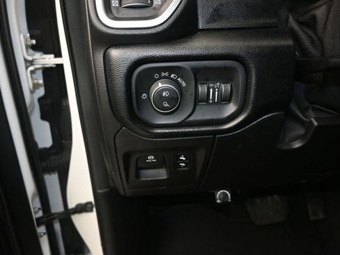 Used 2019 RAM 1500 Big Horn AWD/4WD image 12