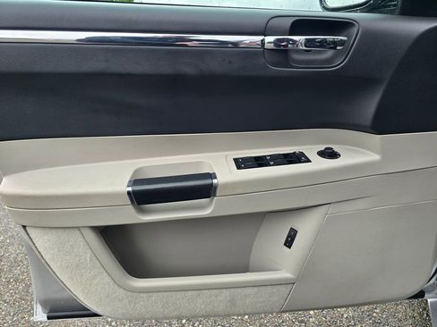 Used 2006 Chrysler 300 SRT8 w/ SRT Option Group II RWD image 13