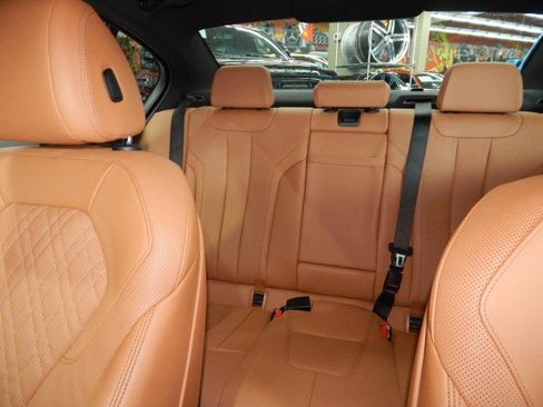 Used 2022 BMW 530i xDrive image 32