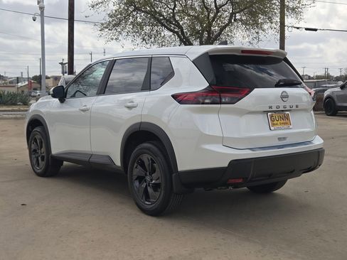 New 2026 Nissan Rogue SV FWD image 5