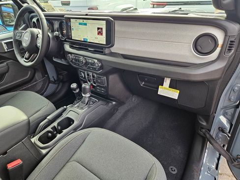 New 2025 Jeep Gladiator Sport image 19