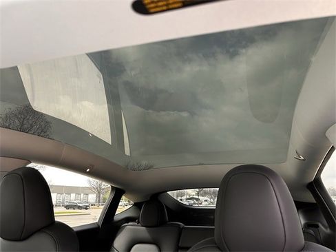 Used 2023 Tesla Model Y Performance image 24