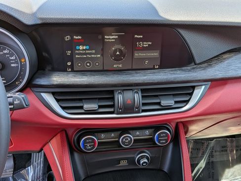 Used 2020 Alfa Romeo Stelvio Sprint w/ Nero Edizione image 13