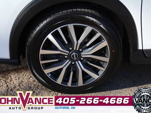 Used 2022 Nissan Kicks SV image 14