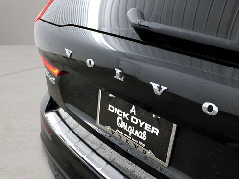 Certified 2025 Volvo XC60 B5 Plus w/ Protection Package Premier AWD/4WD image 45