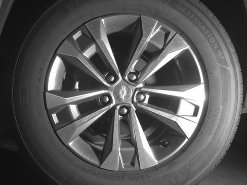 Used 2025 Chevrolet Equinox LT FWD image 14
