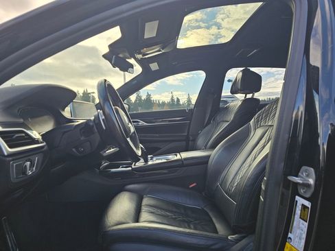 Used 2022 BMW 750i xDrive w/ M Sport Package image 23