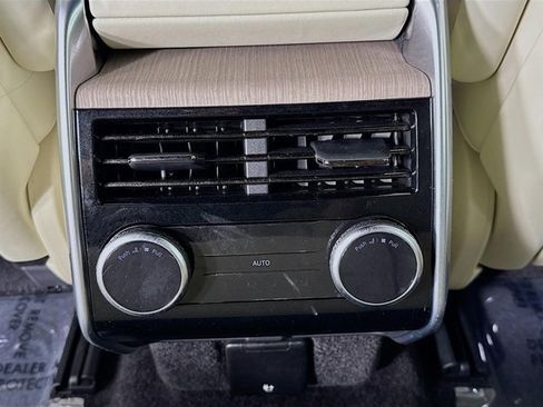 Used 2023 Land Rover Range Rover Long Wheelbase SE image 27