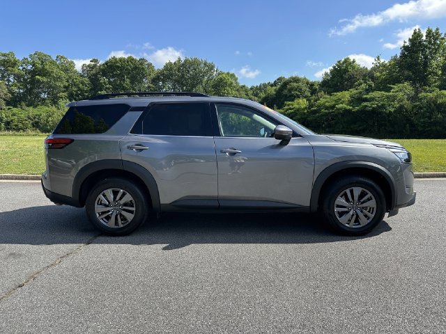 Certified 2025 Nissan Pathfinder SV FWD image 10