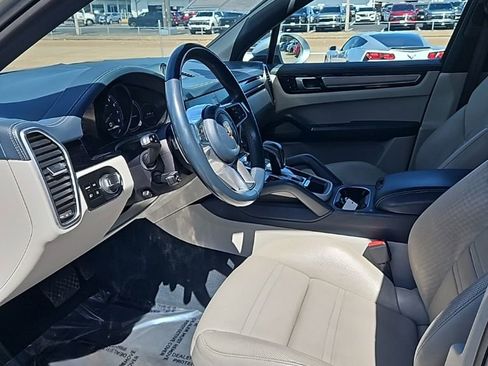 Used 2019 Porsche Cayenne E-Hybrid image 12