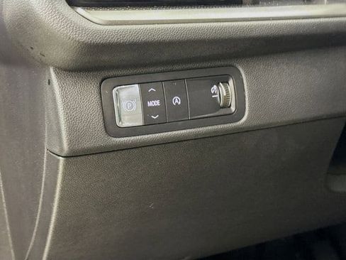 Used 2025 Chevrolet Traverse LT FWD image 12