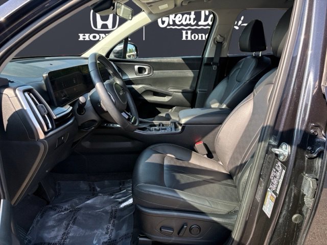 Used 2025 Kia Sorento S FWD image 9