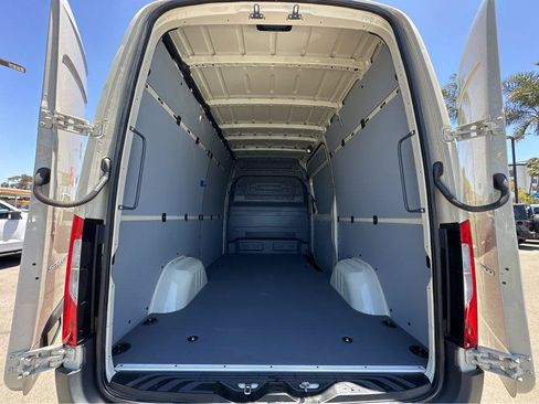 Used 2023 Mercedes-Benz Sprinter 2500 image 37