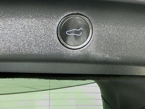 Used 2024 Tesla Model Y Long Range AWD/4WD image 28
