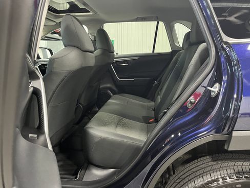 Used 2021 Toyota RAV4 XLE w/ Convenience Package AWD/4WD image 11
