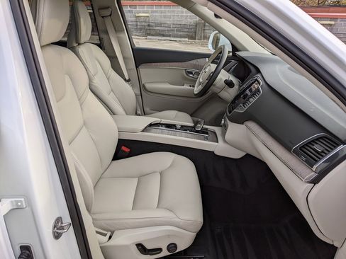 Certified 2024 Volvo XC90 T8 Core w/ Protection Package Premier image 22