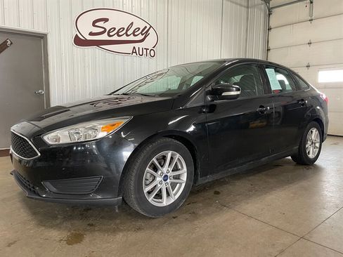 Used 2015 Ford Focus SE image 1