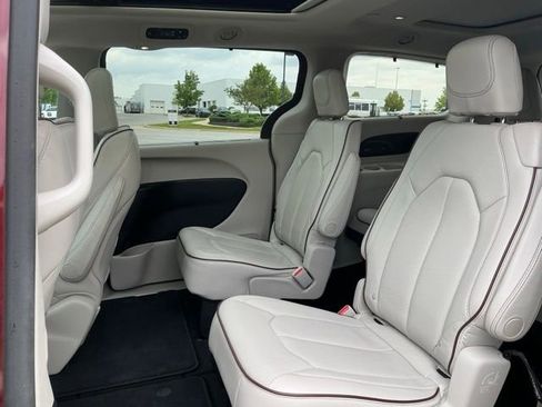 Used 2019 Chrysler Pacifica Limited FWD image 36