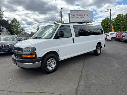 Used 2018 Chevrolet Express 3500 LT w/ LT Preferred Equipment Group RWD image 2