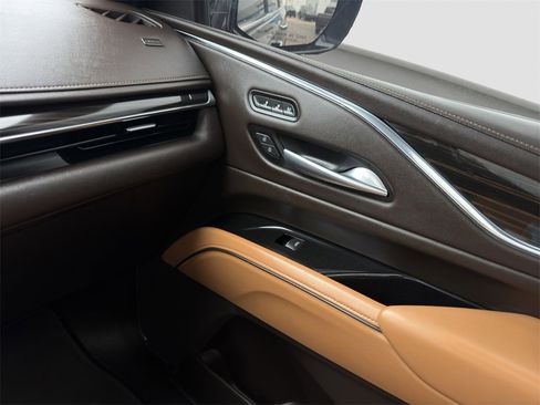 Used 2023 Cadillac Escalade ESV Premium Luxury image 17