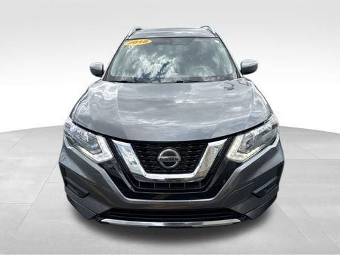 Used 2018 Nissan Rogue SV FWD image 2