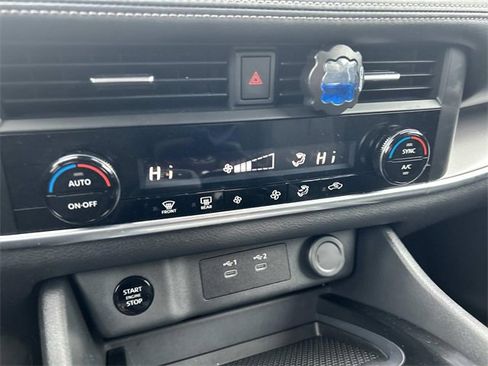 Used 2025 Nissan Rogue SV image 29