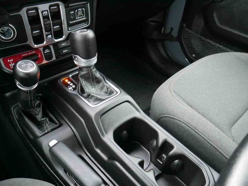 Used 2024 Jeep Wrangler Unlimited image 32