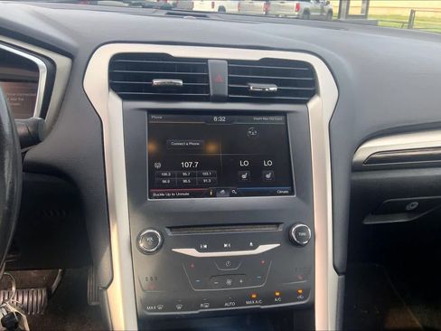 Used 2015 Ford Fusion SE w/ Equipment Group 202A FWD image 31
