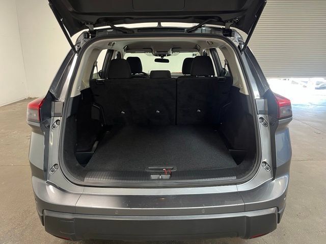 Used 2024 Nissan Rogue S AWD/4WD image 18