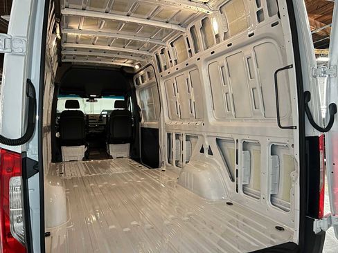 Used 2025 Mercedes-Benz Sprinter 2500 image 19