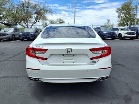 Used 2018 Honda Accord Touring image 12