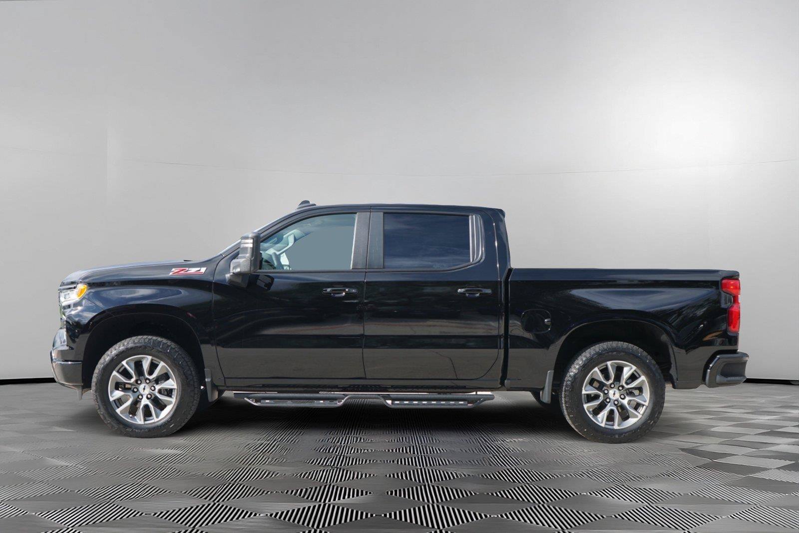 Used 2025 Chevrolet Silverado 1500 RST AWD/4WD image 7