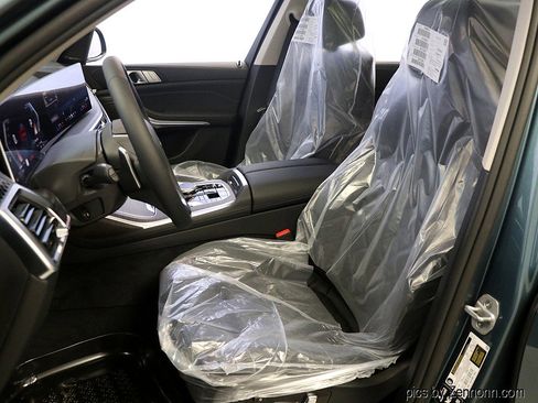 Used 2026 BMW X7 xDrive40i w/ Premium Package image 10