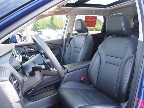 Used 2023 Nissan Rogue SL image 16