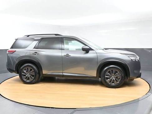Used 2022 Nissan Pathfinder SV FWD image 4