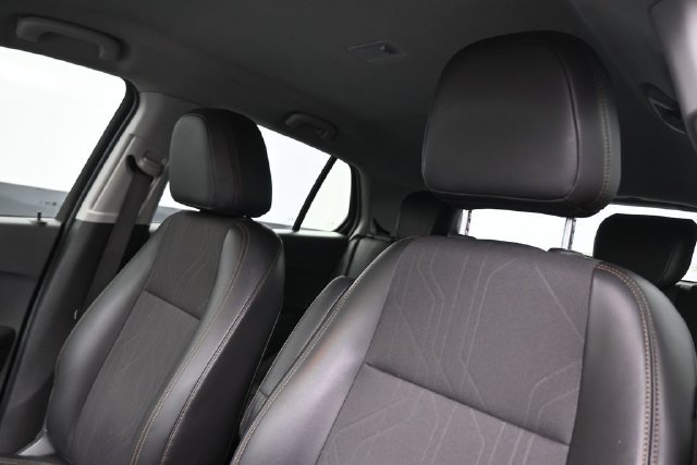 Used 2021 Chevrolet Trax LT w/ LT Convenience Package FWD image 25