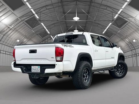 Used 2017 Toyota Tacoma TRD Off-Road RWD image 13